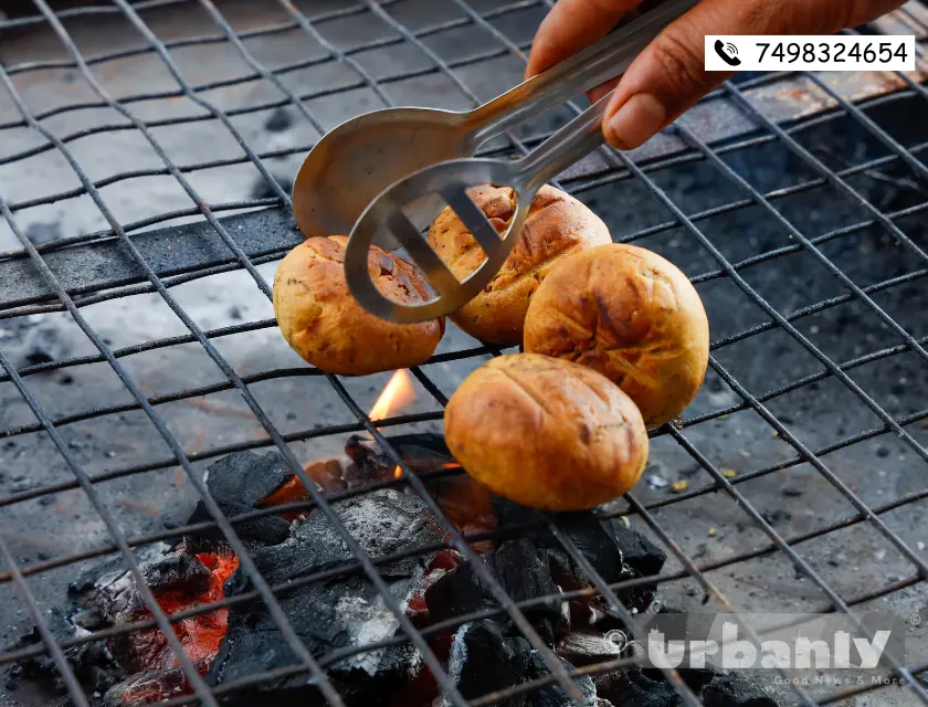 Litti with chicken in Viman Nagar for the first time! 