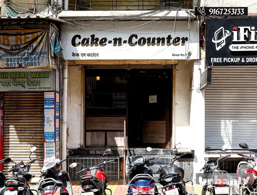 This 38 year old Bakery in Pune still sells the original 90's cakes!