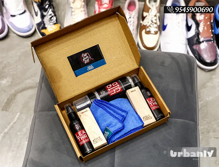 This cleaning kit will make your sneakers look brand new. Always!