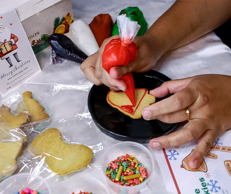 Make this Christmas extra special with these DIY cookie kits!