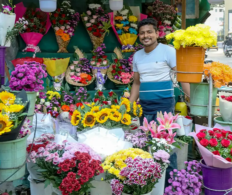 Jeevan, florist on Karve road, makes the most aesthetic bouquets!