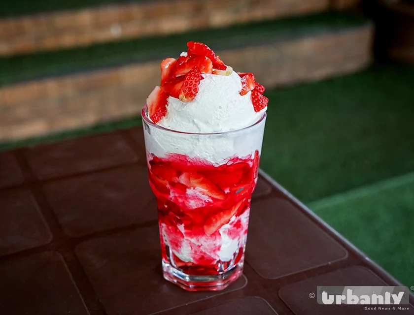 Top 4 places in Pune to go for the best Strawberry with Cream!